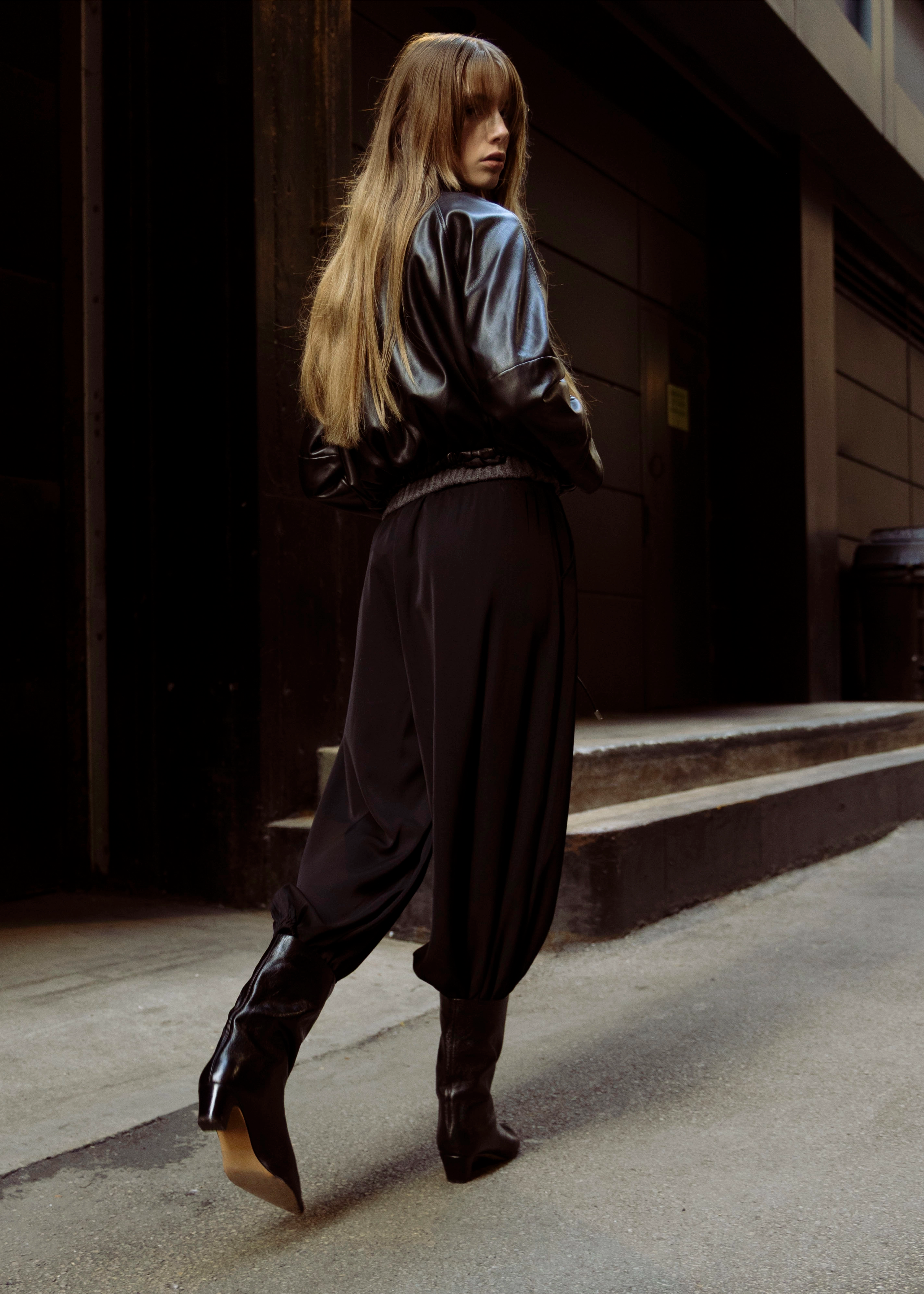 swatch_Black balloon pants