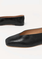 swatch_Black Leather Tony bianco brash flat