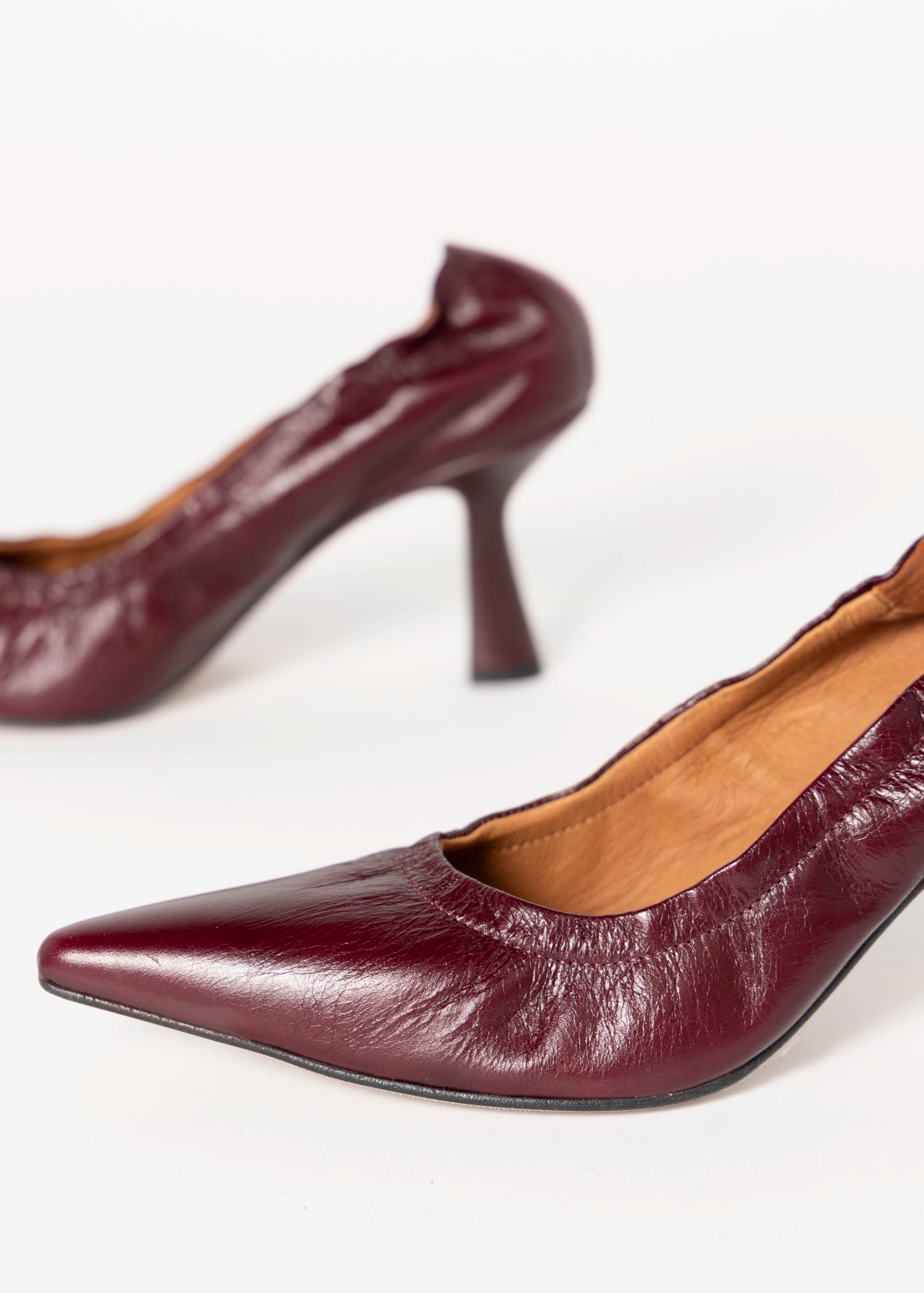 swatch_Wine Leather angel alarcon elastic top line pump