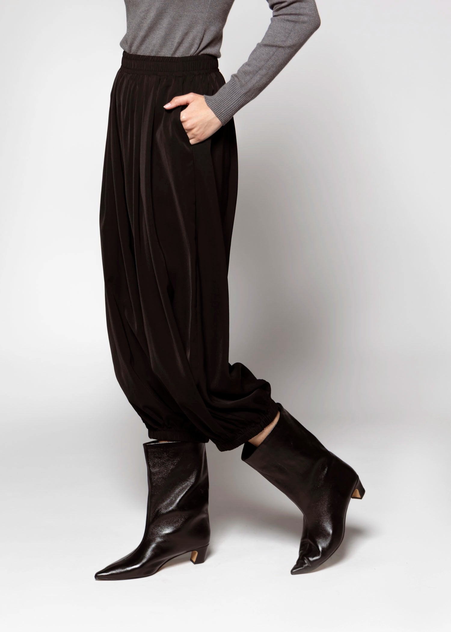 swatch_Black balloon pants