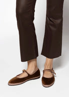 swatch_Brown velvet mary jane flabelus