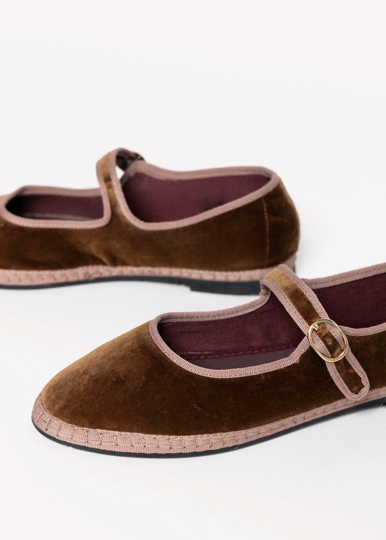 swatch_Brown velvet mary jane flabelus