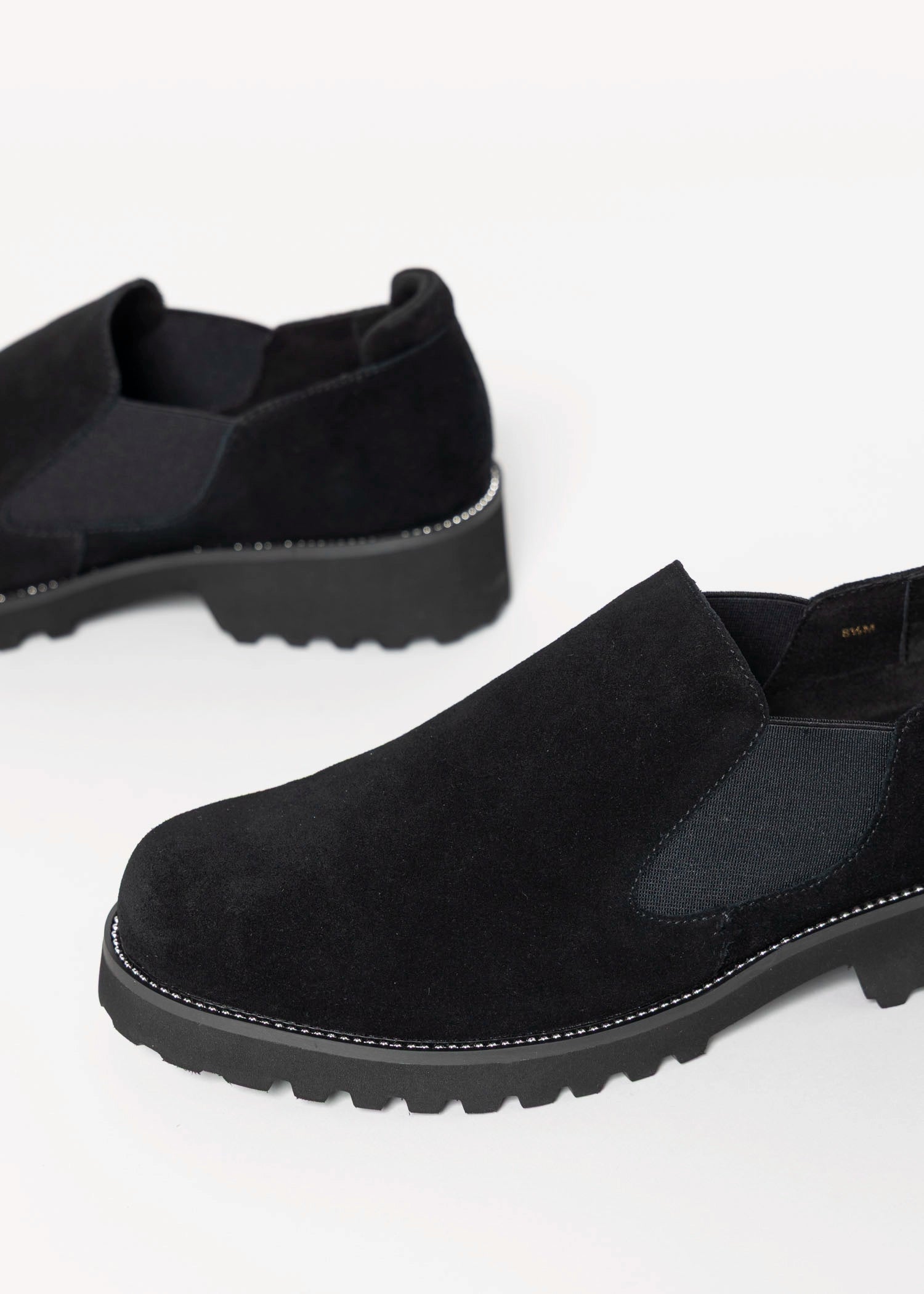 swatch_Black Suede zivana water resistant oxford