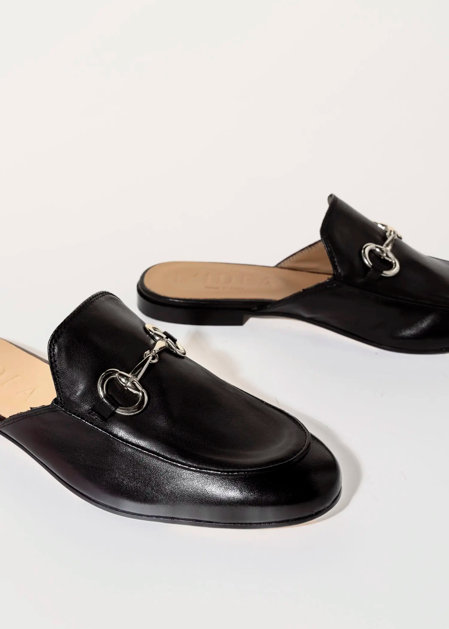 swatch_black leather leather mule with bit flat shoes
