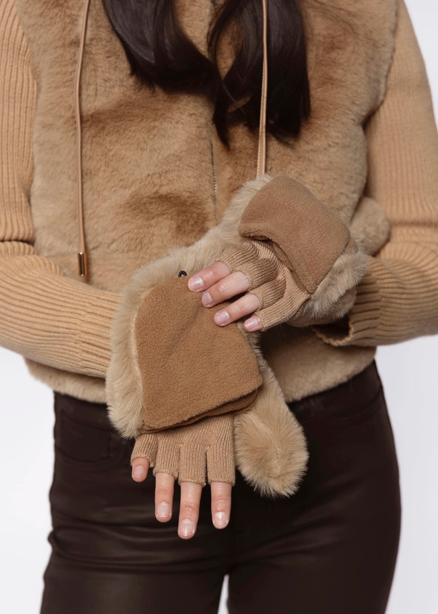 swatch_Mink daphne faux fur mittens
