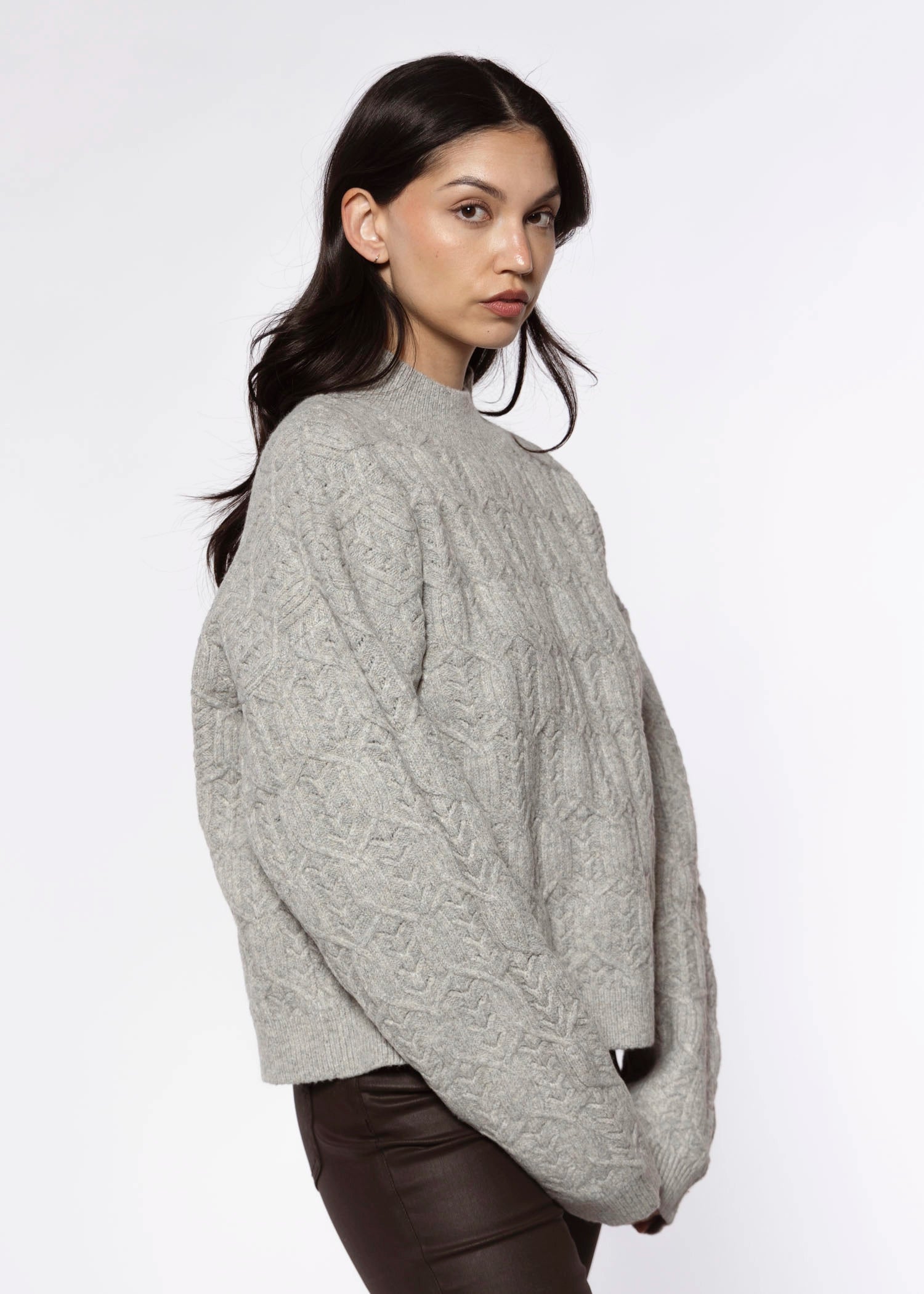swatch_Grey cable knit sweater