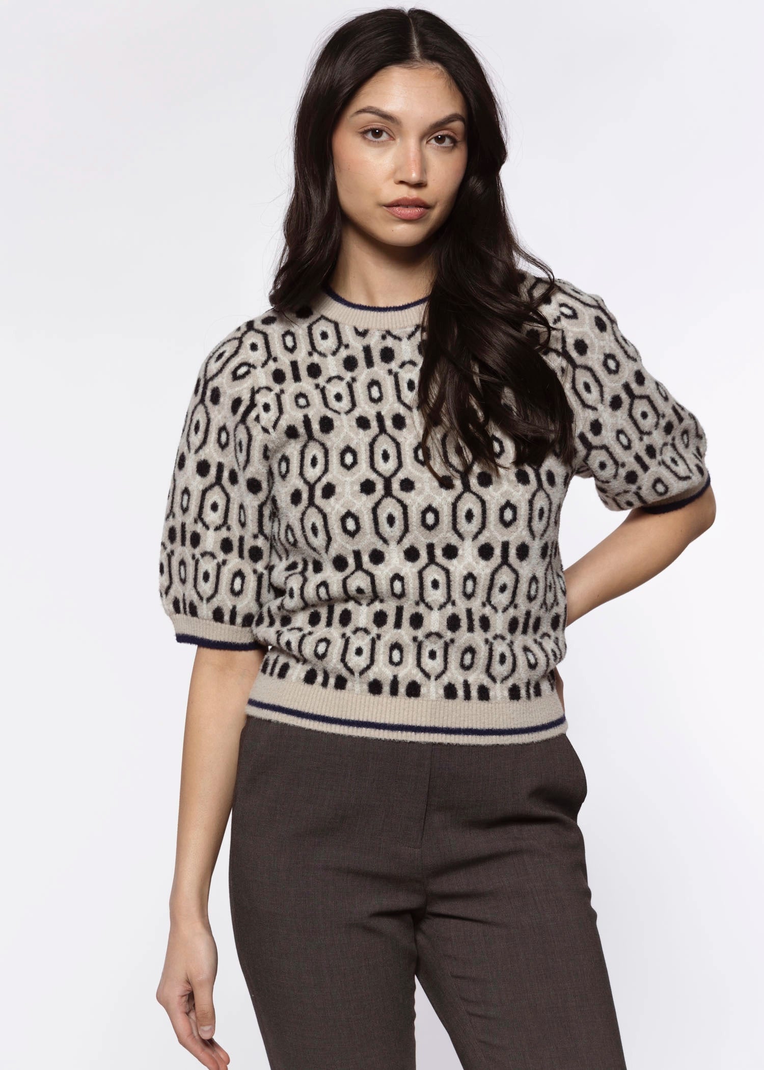 swatch_Black/Beige short sleeve sweater