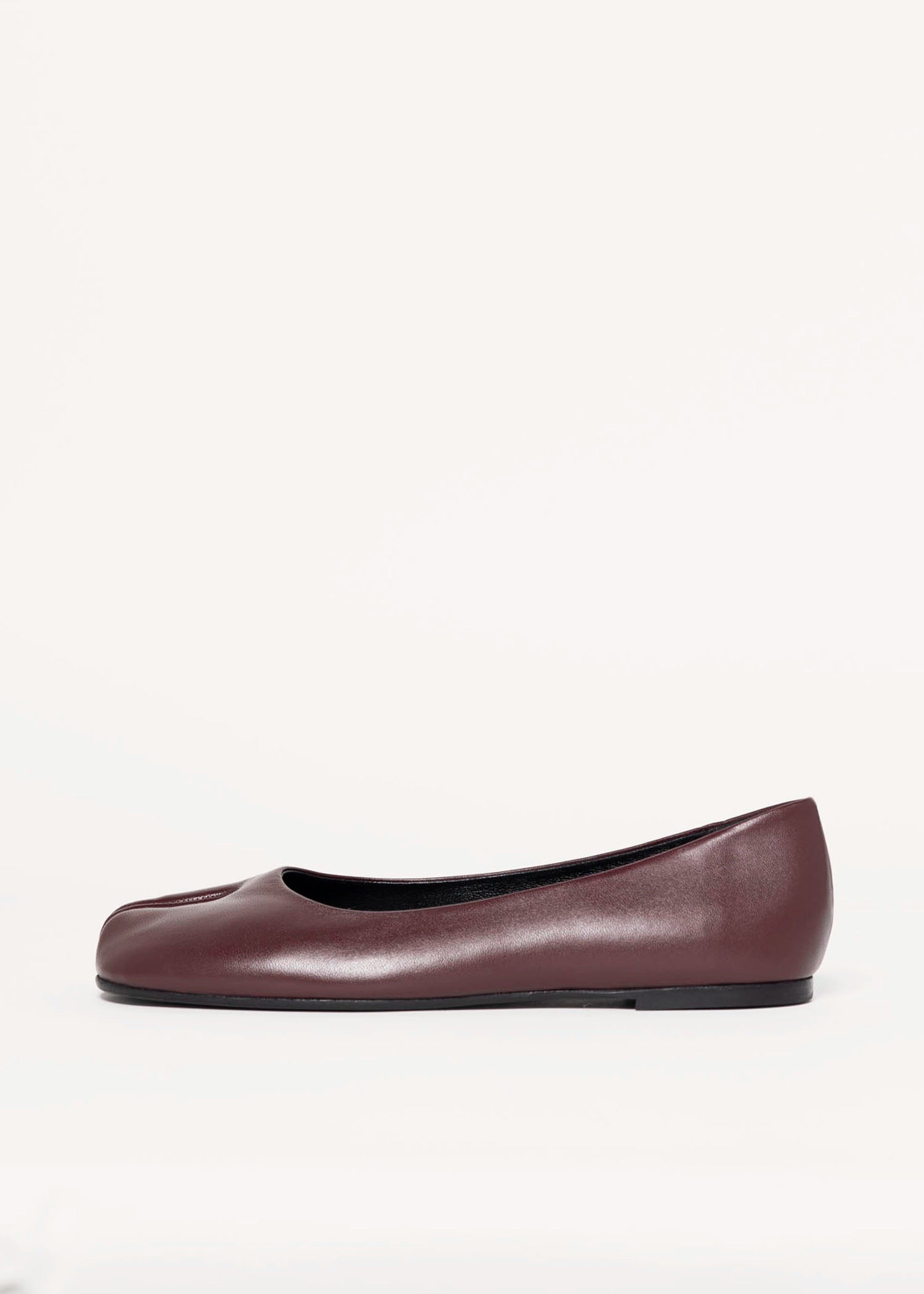 swatch_Wine Leather tabi flat