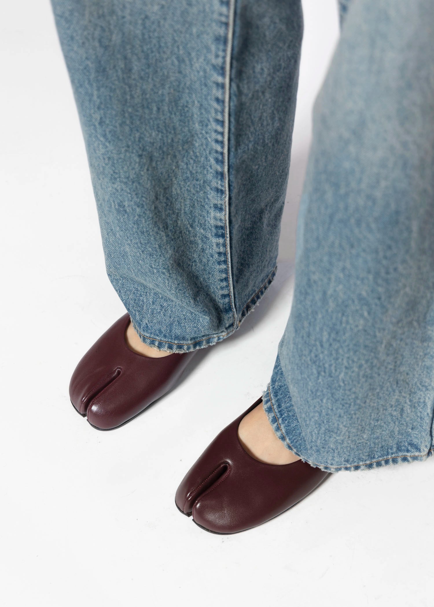 swatch_Wine Leather tabi flat