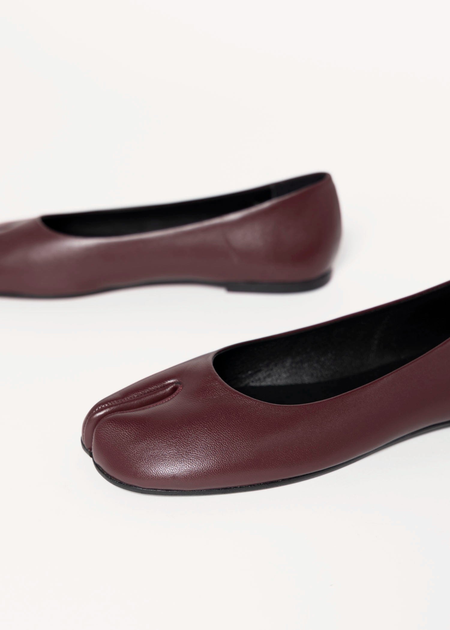swatch_Wine Leather tabi flat