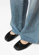 swatch_Black Leather tabi flat