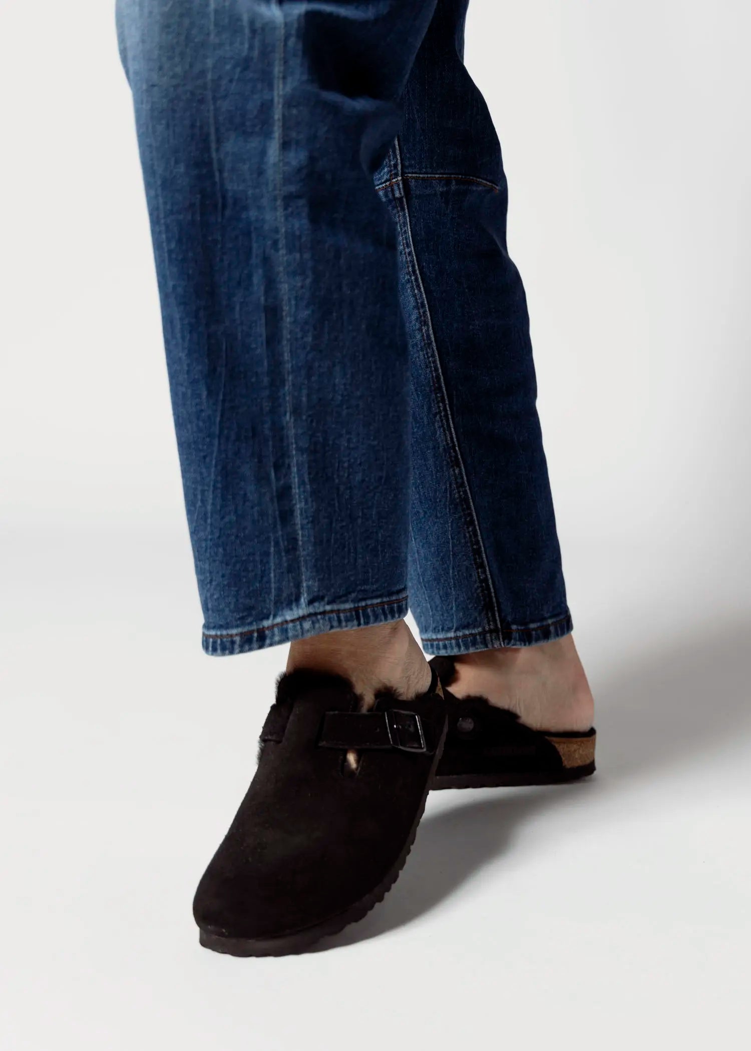 swatch_black suede boston shearling clog clogs