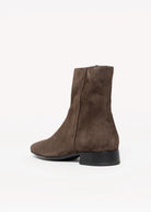 swatch_Chocolate Suede mona boot vagabond shoes
