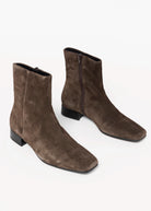 swatch_Chocolate Suede mona boot vagabond shoes