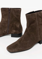 swatch_Chocolate Suede mona boot vagabond shoes