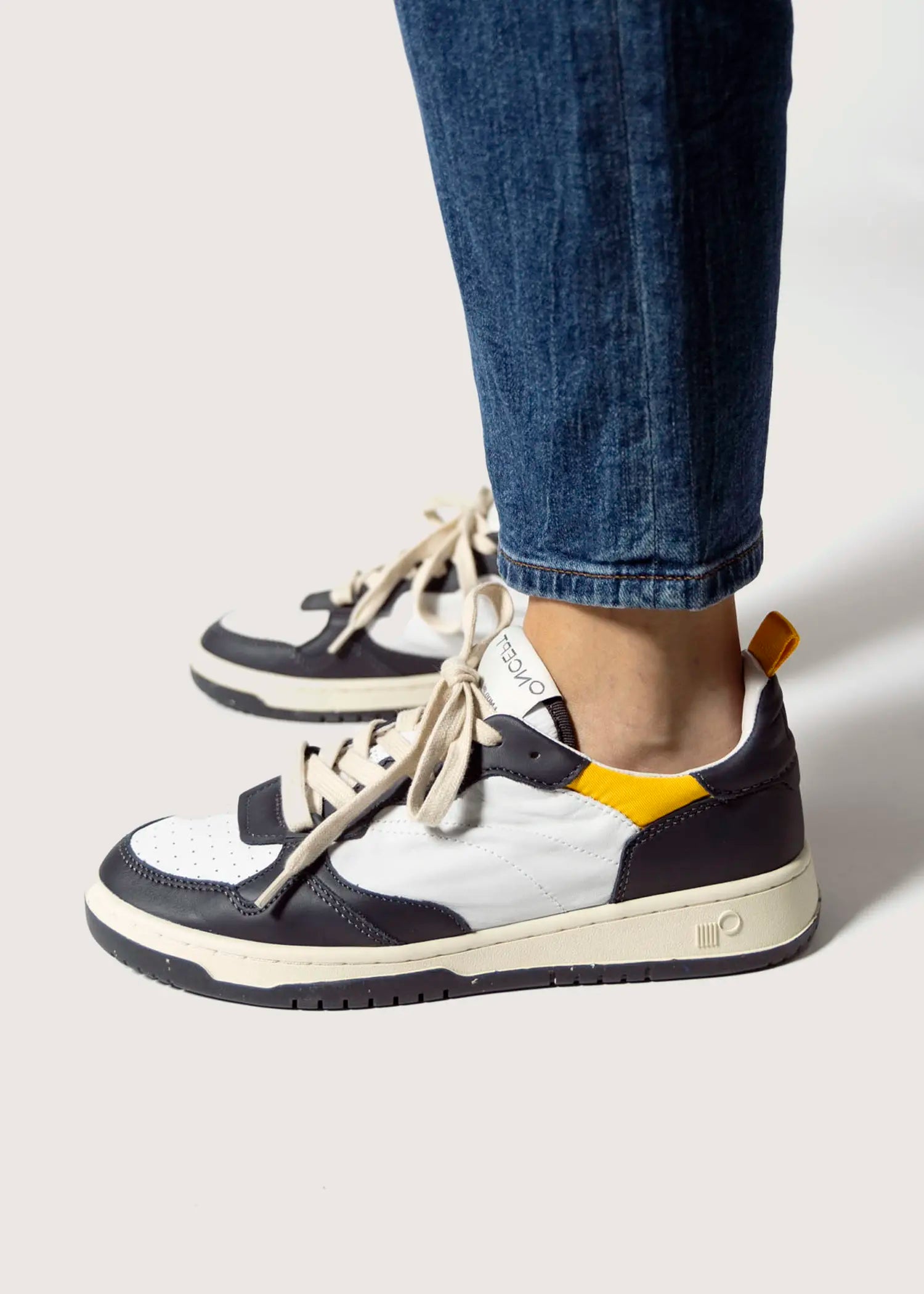 swatch_Storm Grey phoenix sneaker