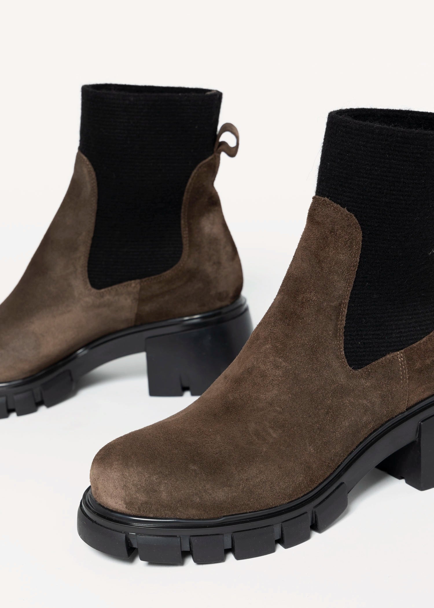 swatch_Chocolate Suede lug sole chelsea boot
