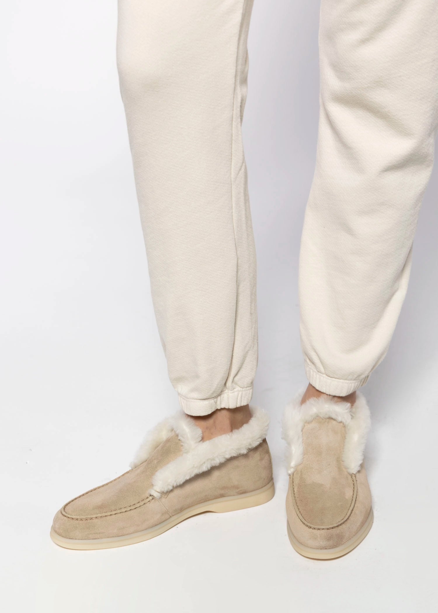 swatch_Sand Suede shearling lined bootie