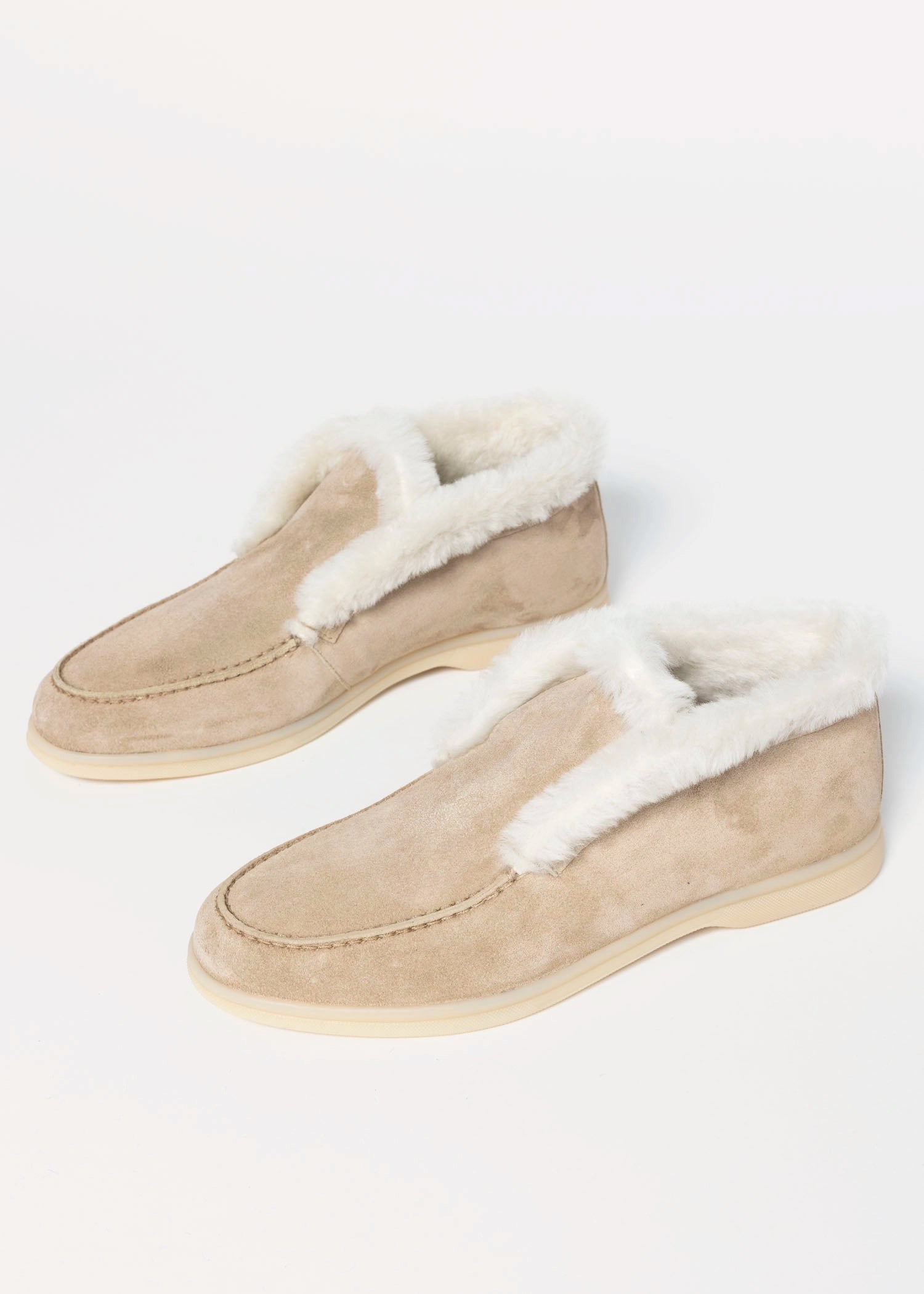 swatch_Sand Suede shearling lined bootie