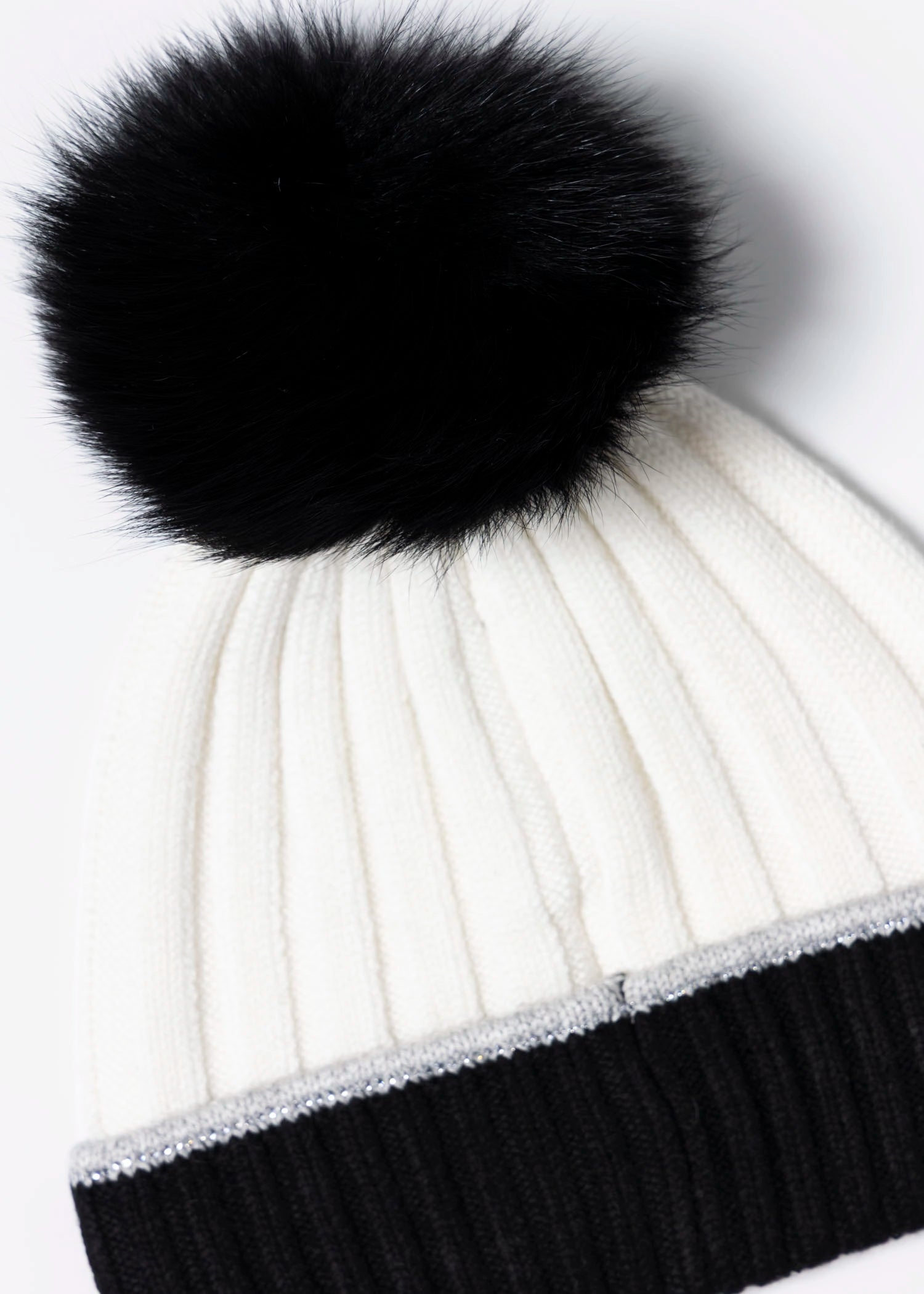 swatch_Black/White two tone crystal beanie