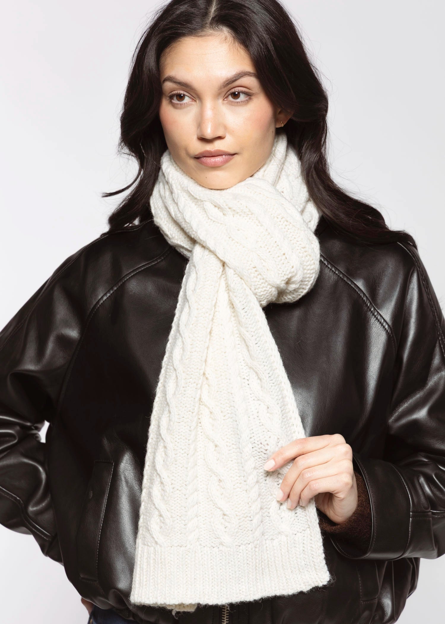 swatch_Ivory cable knit scarf