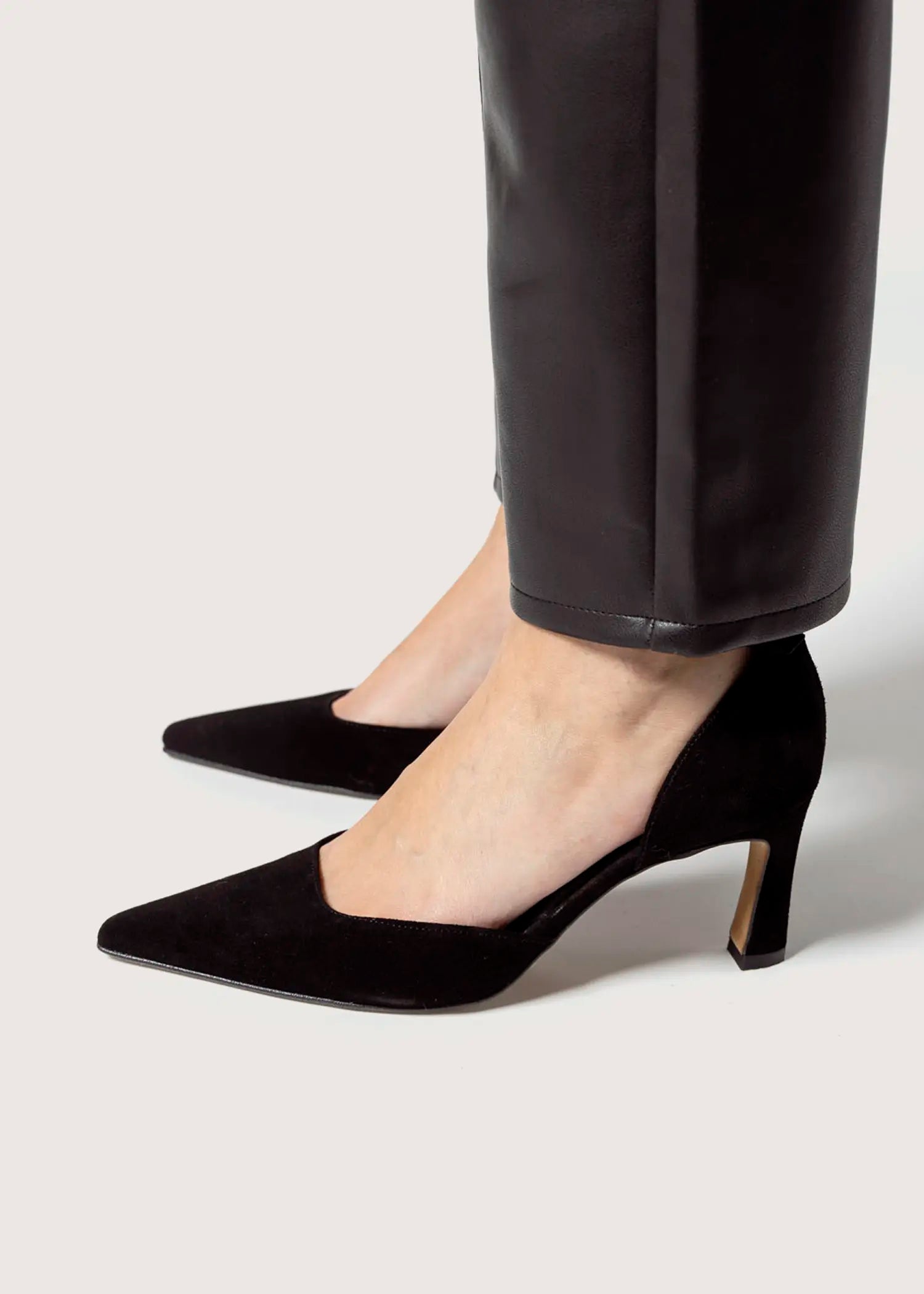 swatch_black suede halle dress pump heels