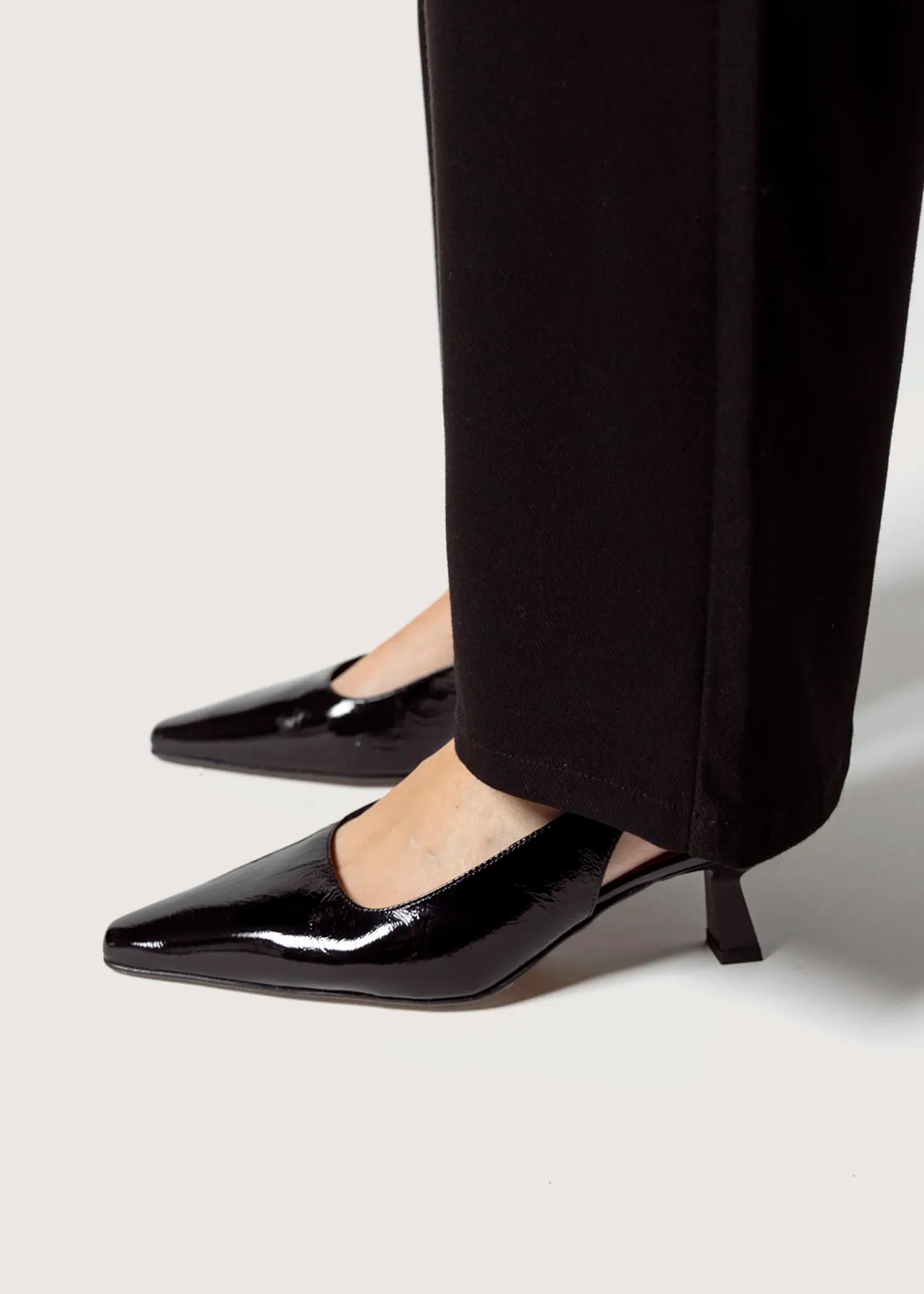 swatch_black patent slingback pump heels