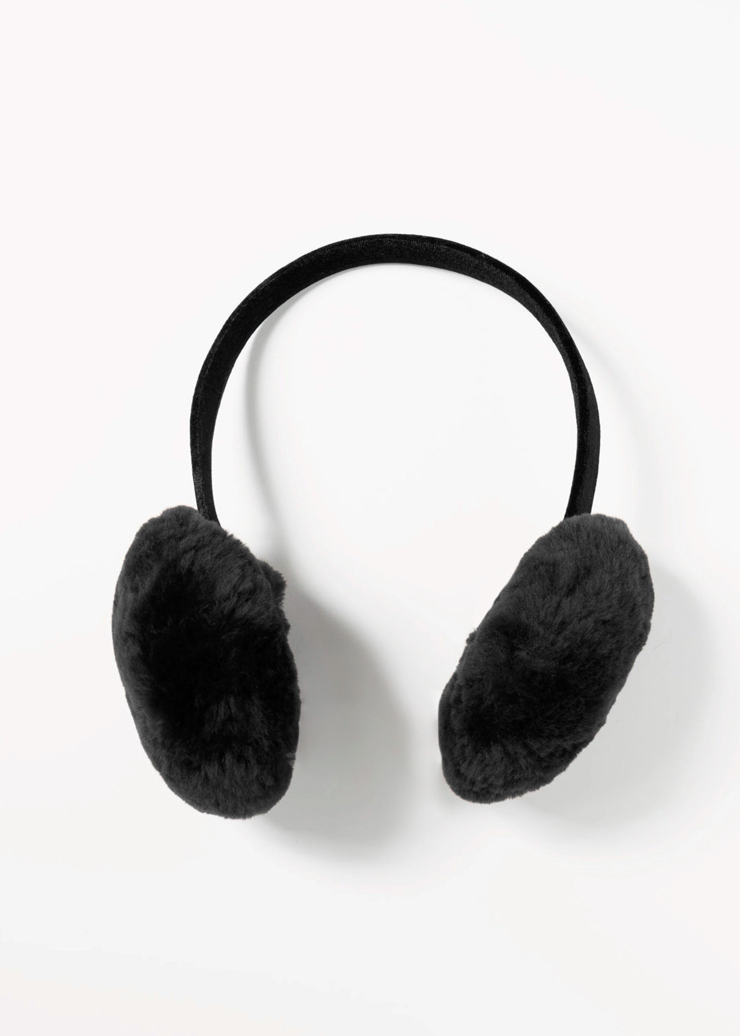 swatch_Black sheepskin earmuffs