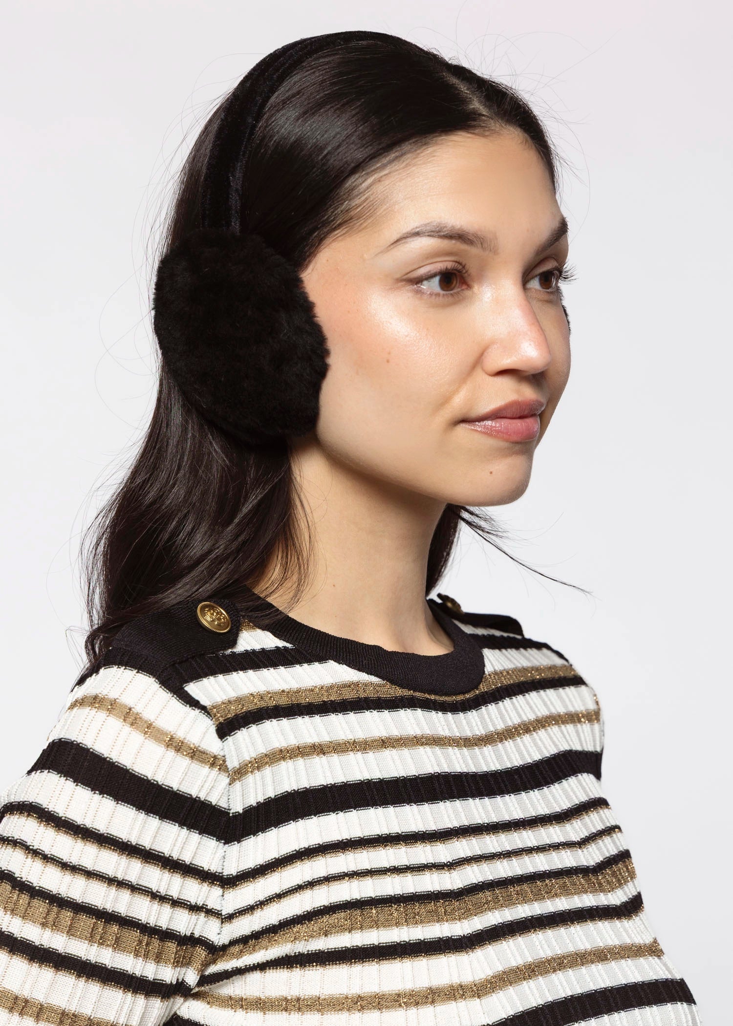 swatch_Black sheepskin earmuffs