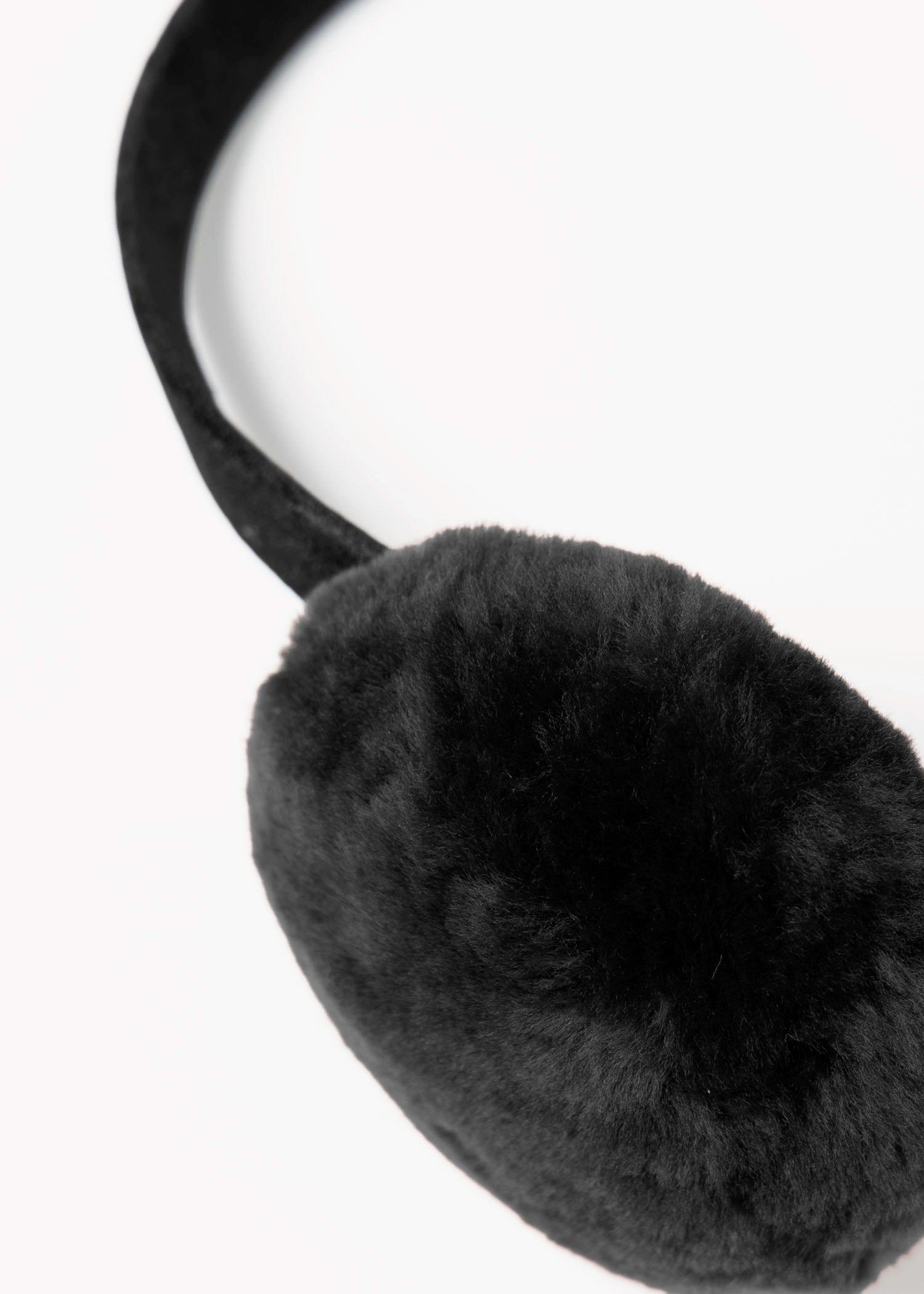 swatch_Black sheepskin earmuffs