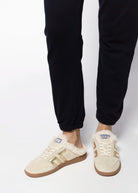 swatch_Butter/Gold shearling teddy sneaker