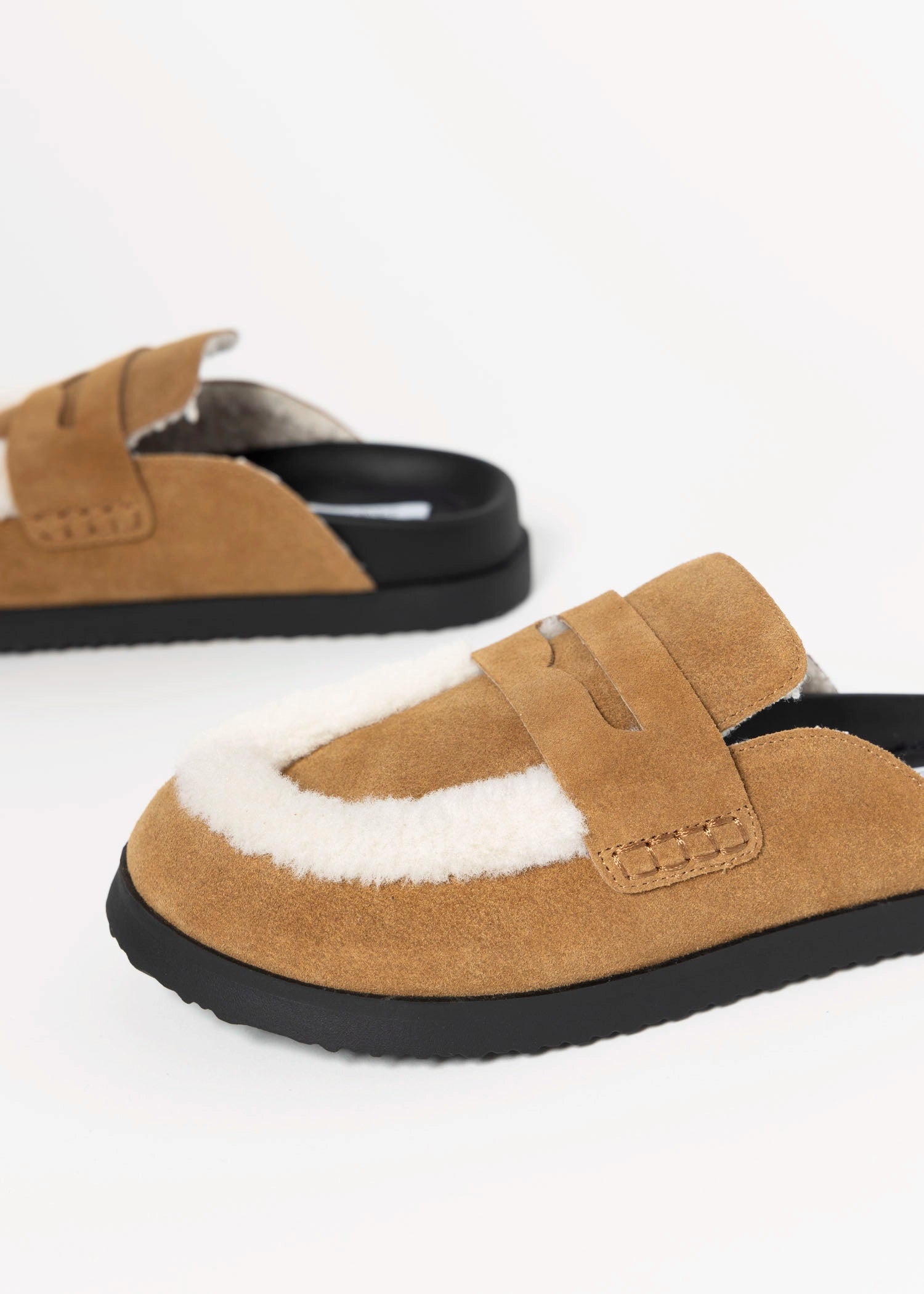 swatch_Chestnut tomlin suede mule