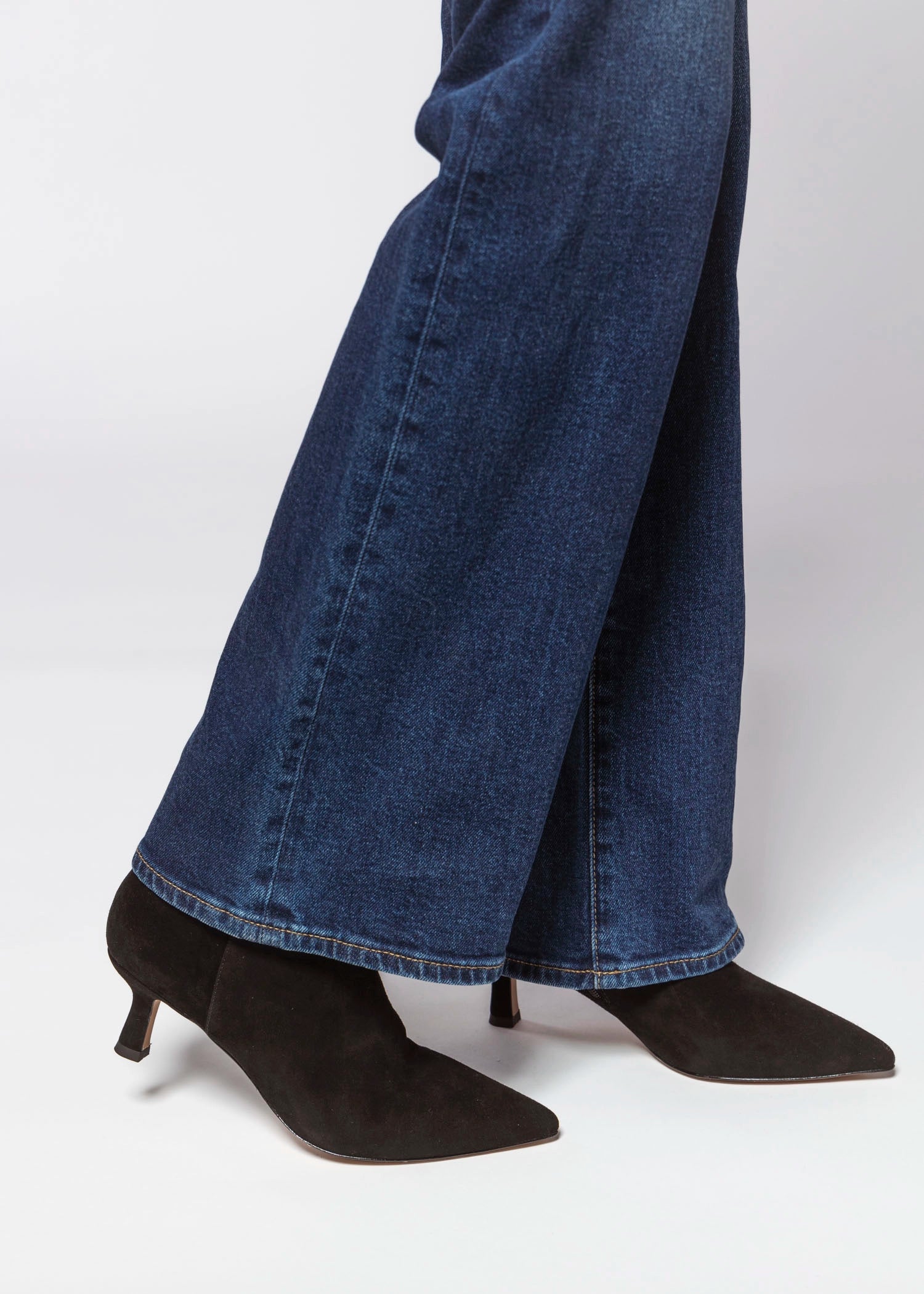 swatch_Black Suede Kiesa bootie