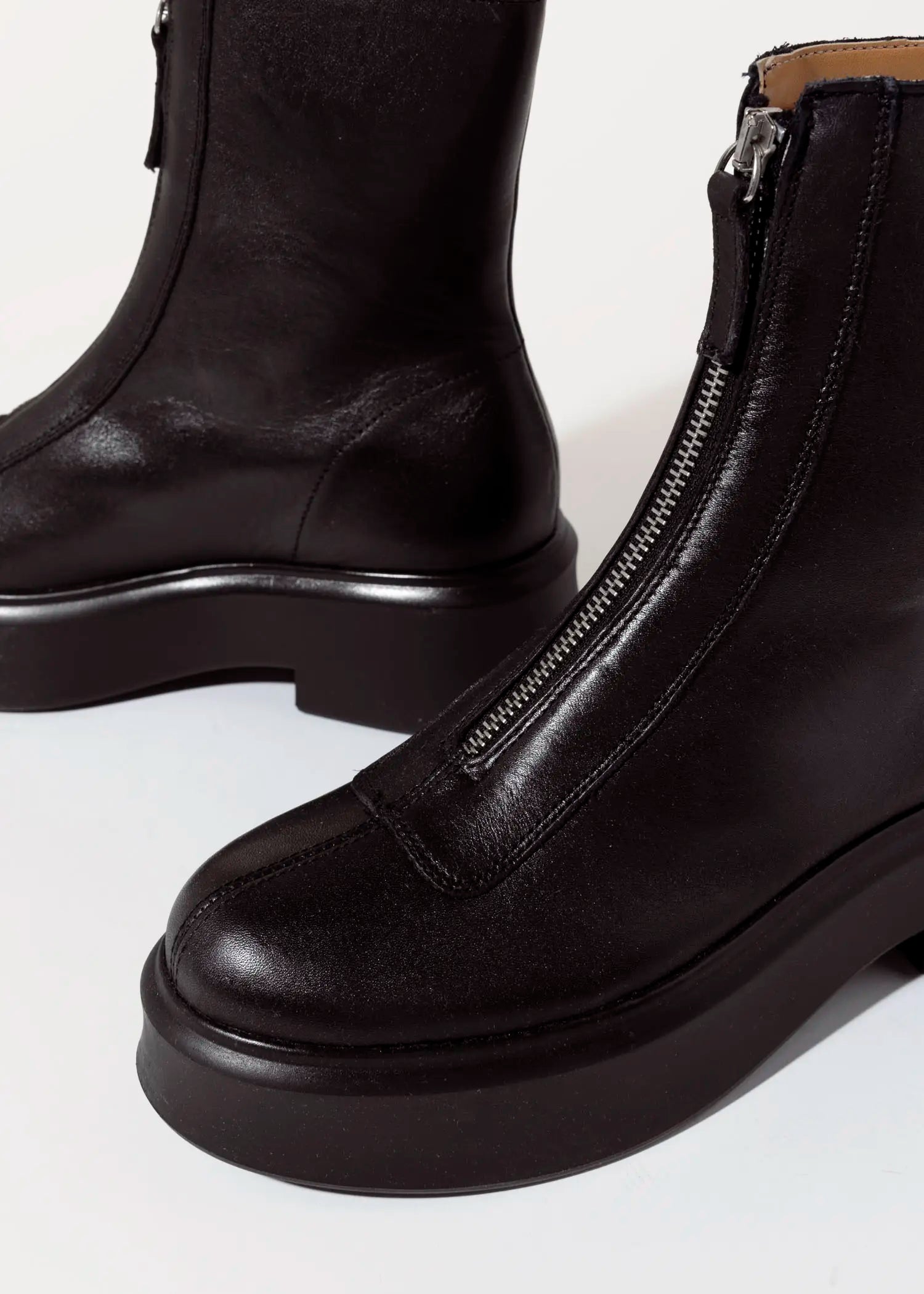swatch_black jones center zip boot ankle boots