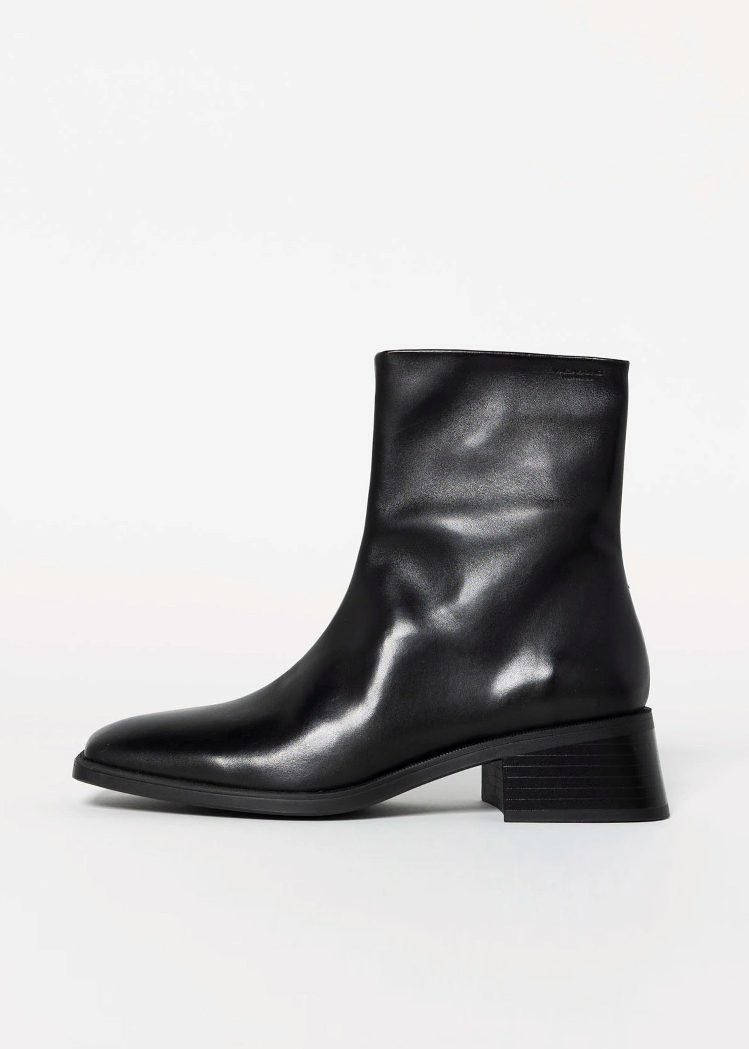 swatch_Black Leather blanca ankle boots