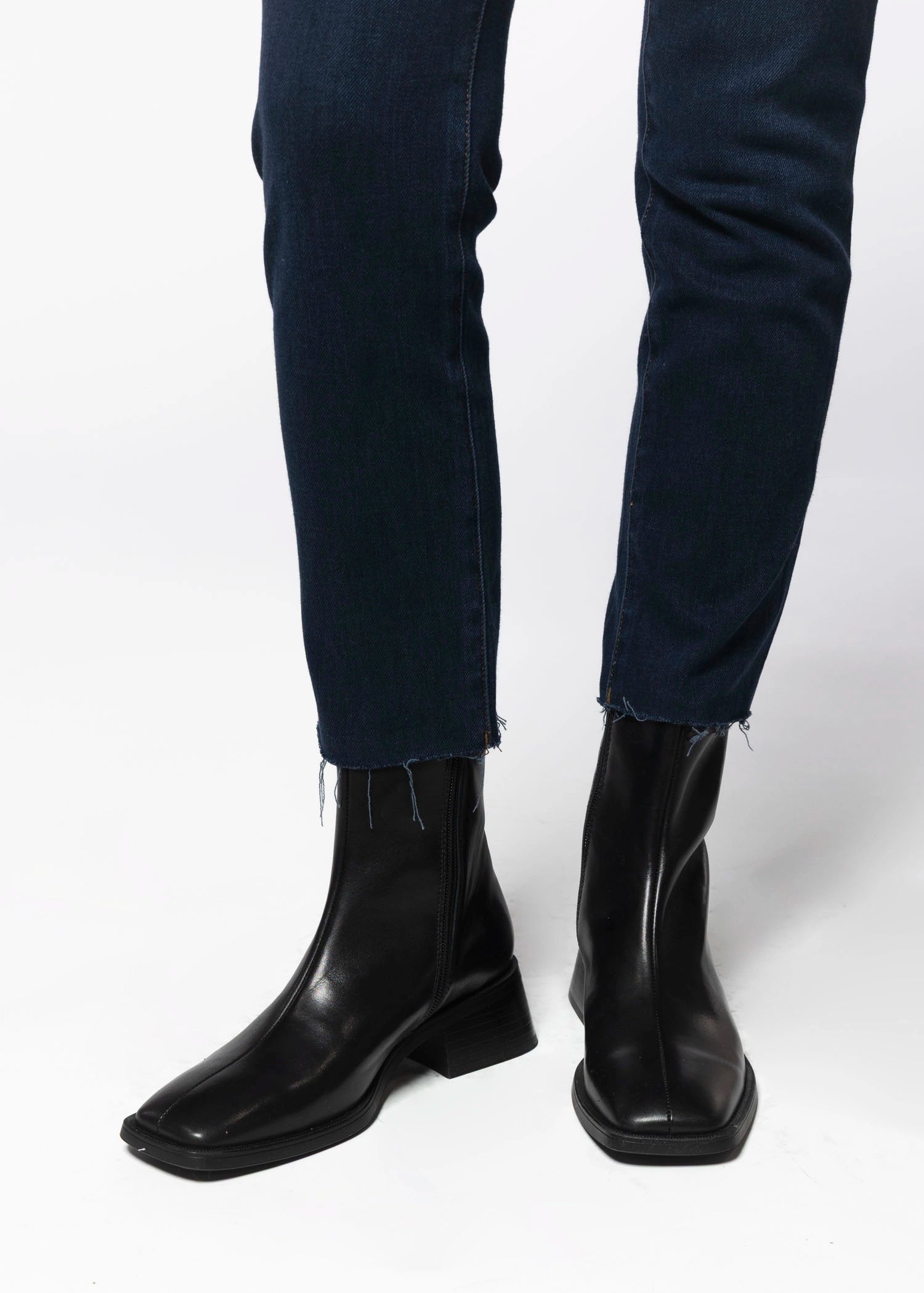 swatch_Black Leather blanca ankle boots