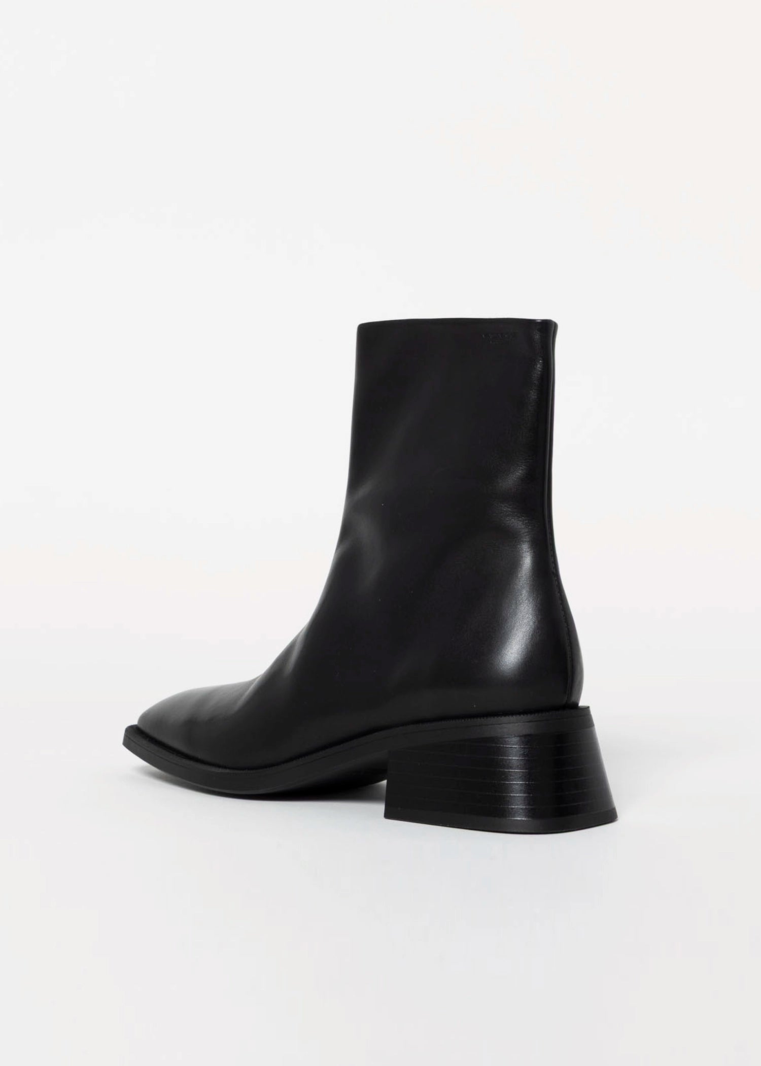 swatch_Black Leather blanca ankle boots