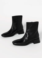swatch_Black Leather blanca ankle boots