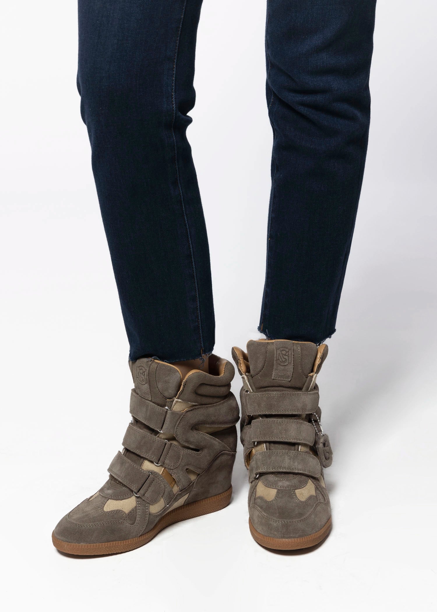 swatch_Taupe Suede mavis sneaker