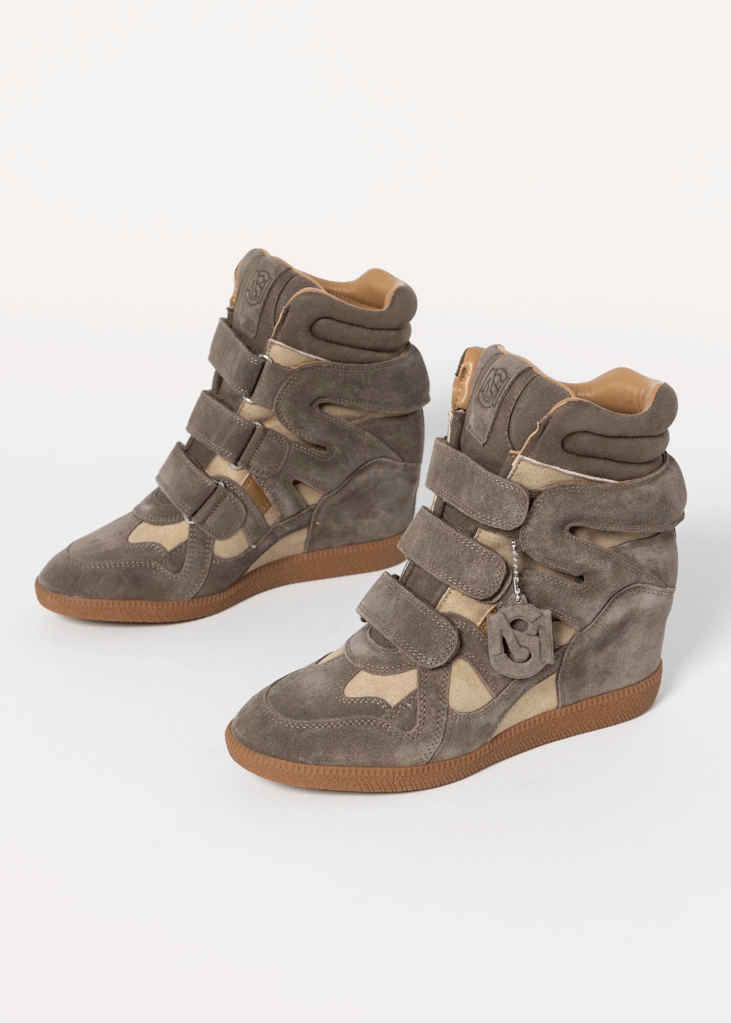 swatch_Taupe Suede mavis sneaker