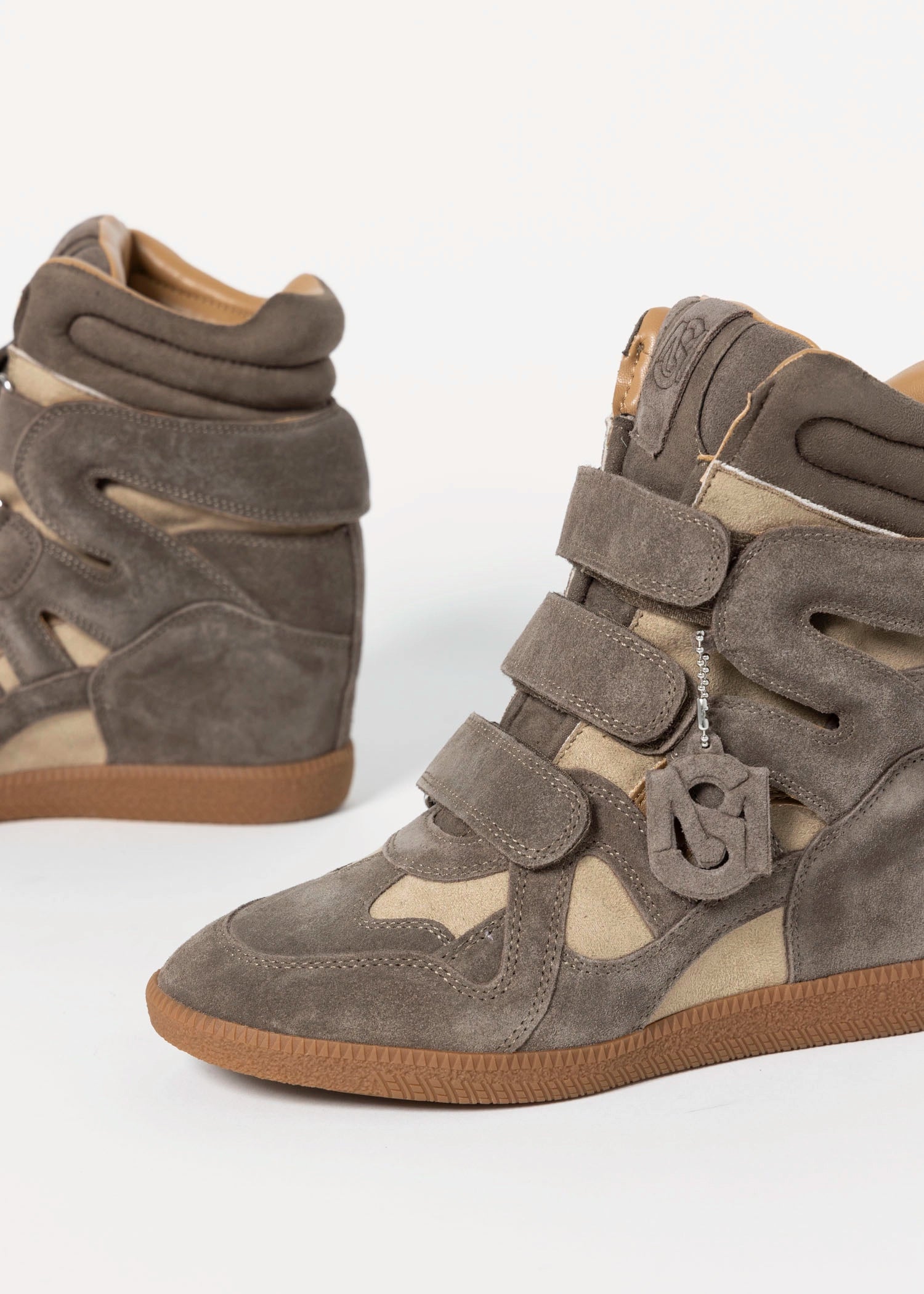 swatch_Taupe Suede mavis sneaker