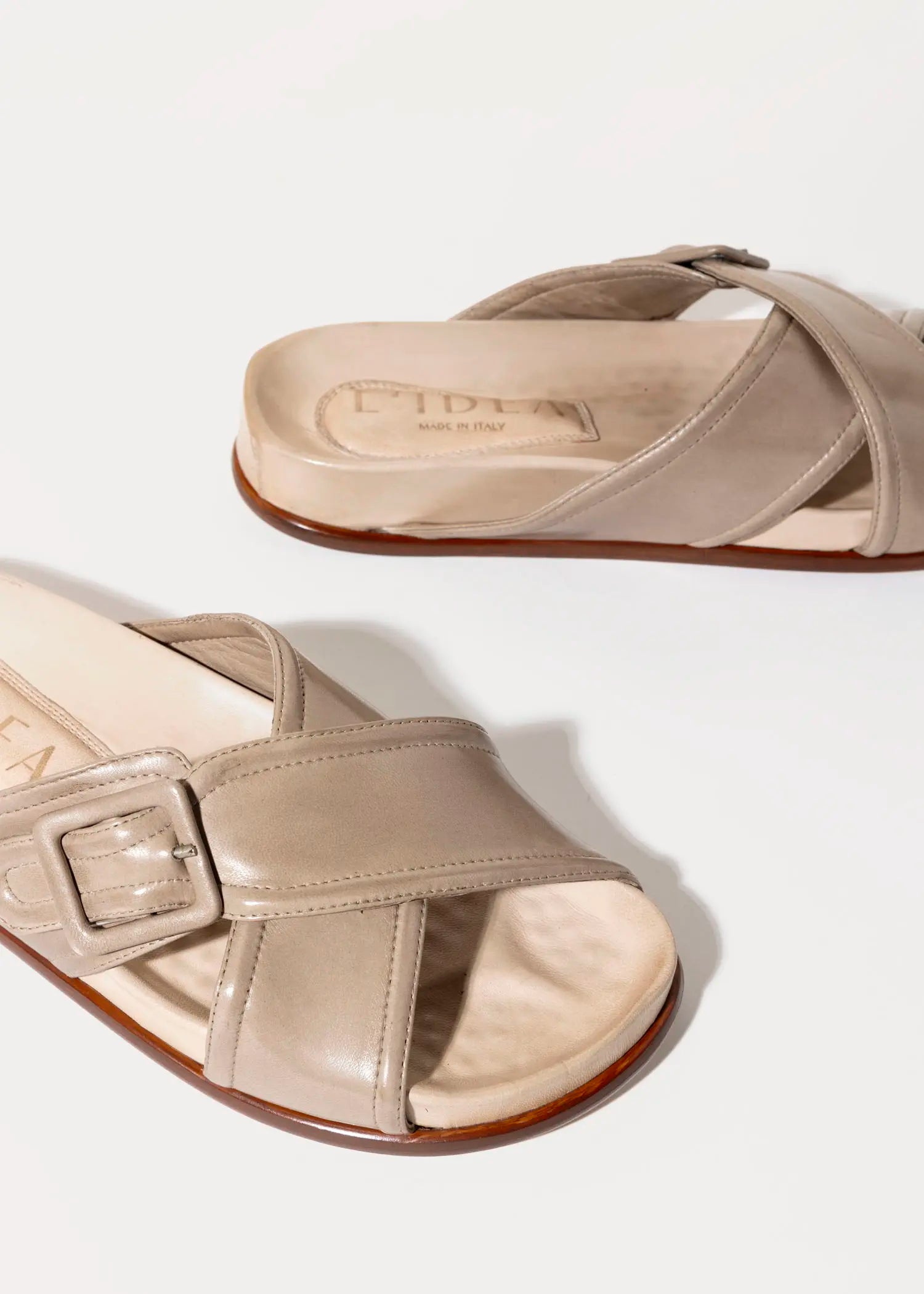 swatch_taupe leather crossband leather sandal flat sandals