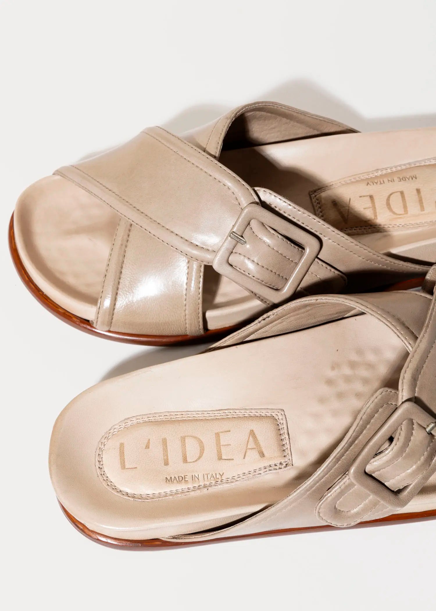 swatch_taupe leather crossband leather sandal flat sandals