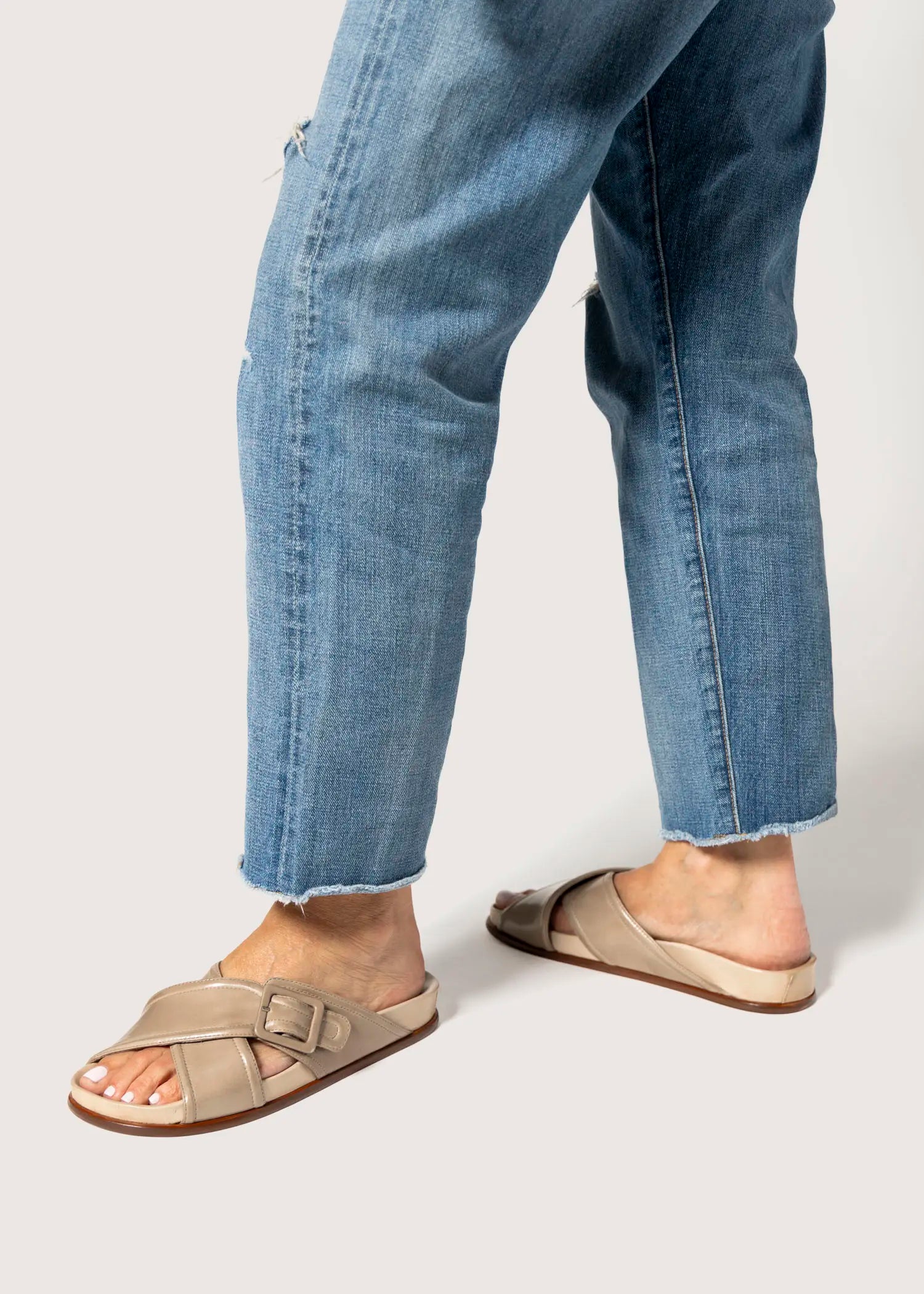 swatch_taupe leather crossband leather sandal flat sandals