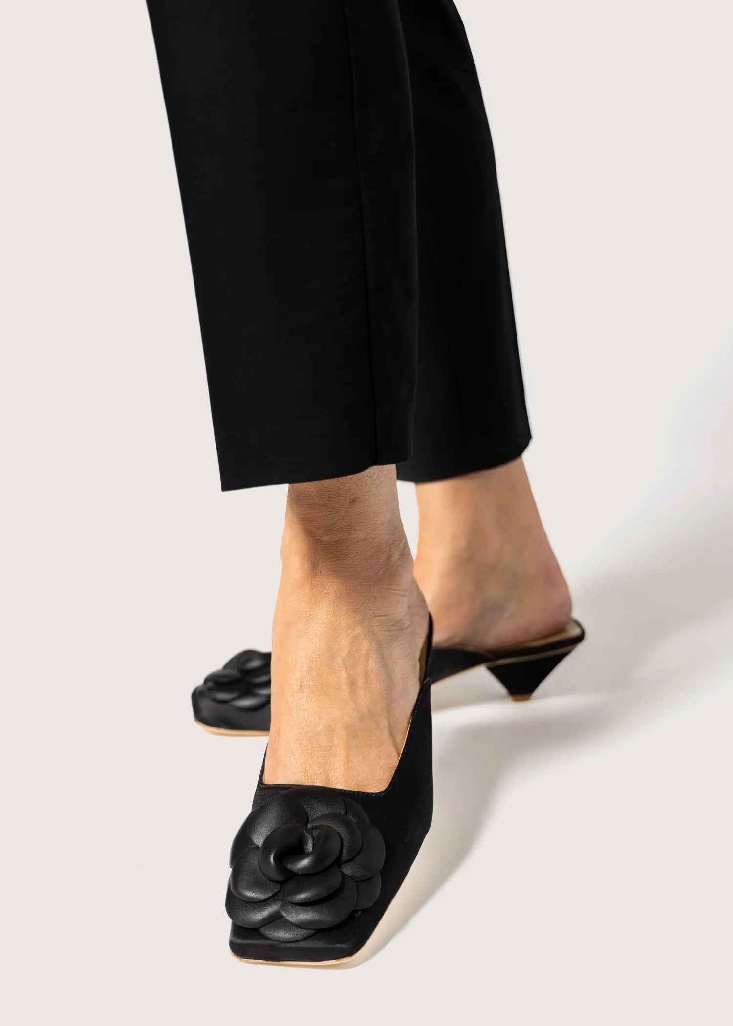 swatch_black flower mule heels