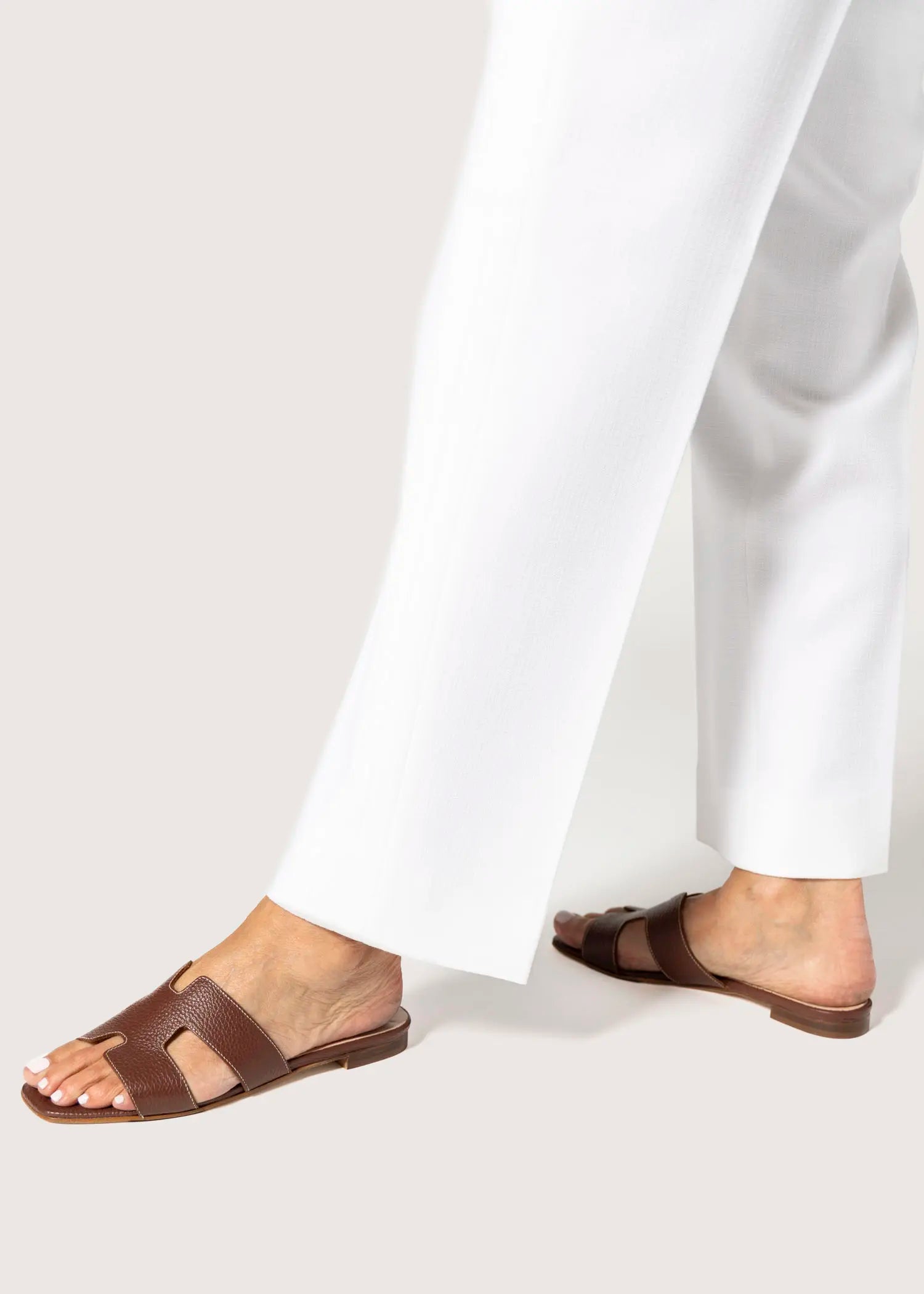 swatch_cuoio leather leather cutout sandal flat sandals